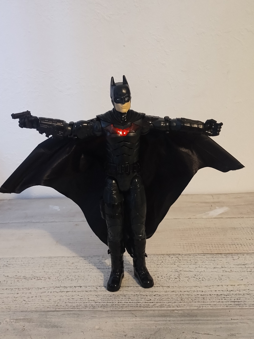 DC Comics 2022 The Batman Movie Wingsuit Batman 12-inch He talks & he has. Weapo